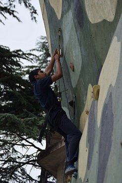 Artificial wall climbing