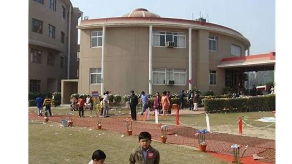 Gurukul, The School